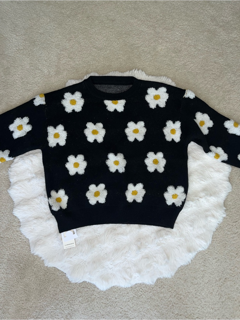 โจNWT COMMENSE Floral Daisy ๐ผ Knit Crewneck Sweater | Black & White - M - Picture 6 of 6